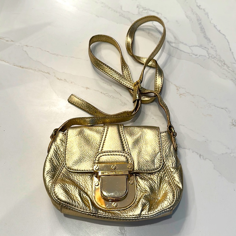 Michael Kors excellent condition gold pebble leather crossbody bag 8x6”